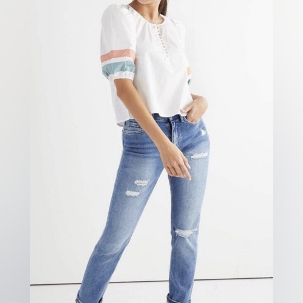 Downeastβ Rae Puff Button Blouse